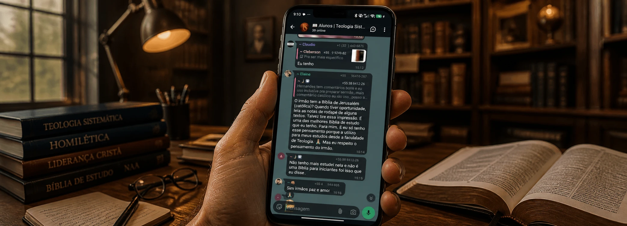 Grupo exclusivo de alunos no WhatsApp exibido no celular